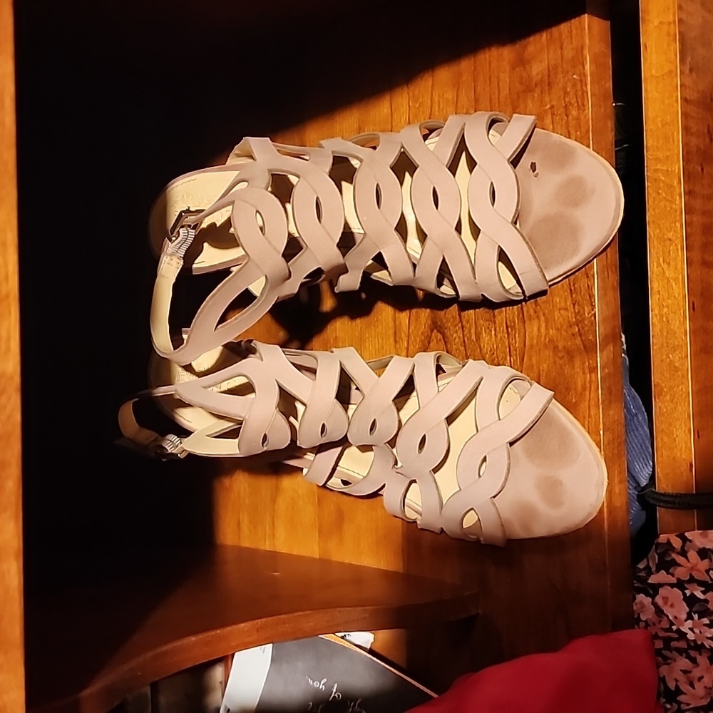 Pale pinkbeige Vince Camuto heeled sandles